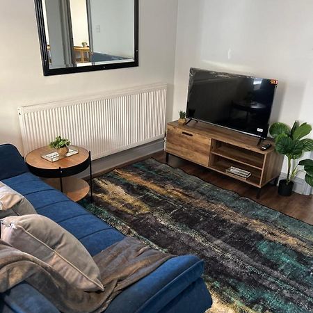 Dalston 1 Bedroom Flat London Bagian luar foto